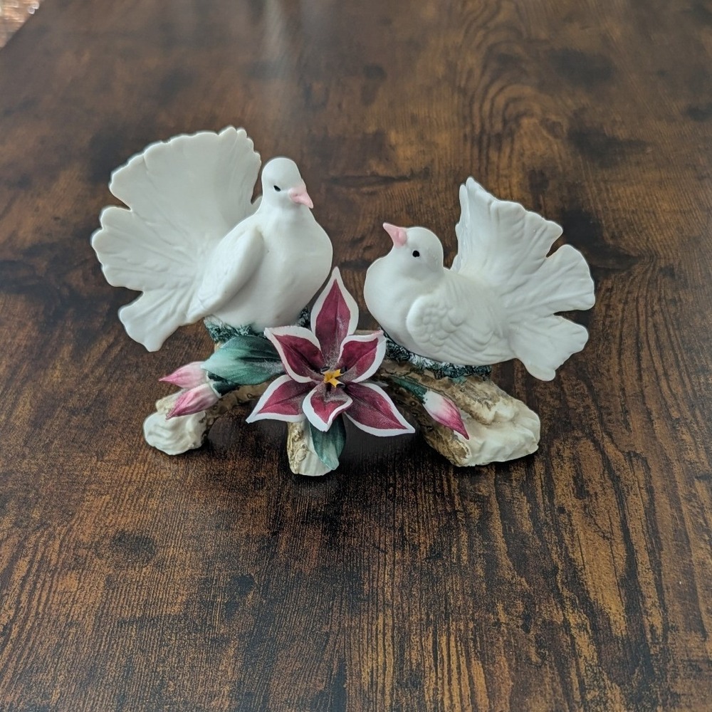 Vtg Capodimonte Dove Figurine White Porcelain Floral Branch Made in Italy *READ